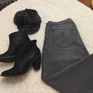 Gray Old Navy skinny jeans