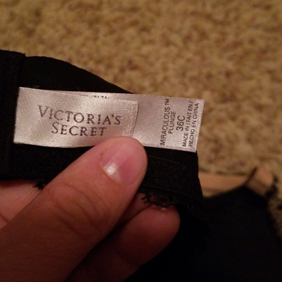 Victoria Secret Miraculous Plunge Bra - Picture 2 of 2