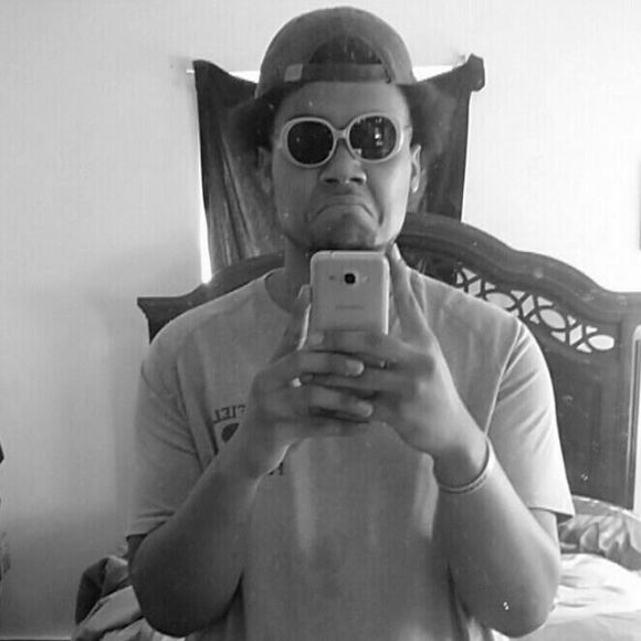 Meet your Posher, Devine - Picture 1 of 1