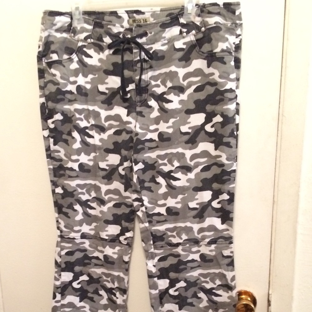 MISS 16 BLACK & GRAY CAMO PANTS