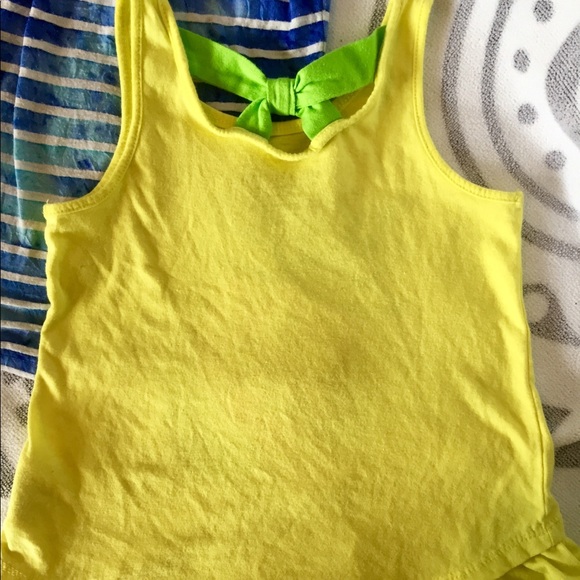 🔥 2 Tops Bundle For Little Girls + FREE Gift - Picture 4 of 6