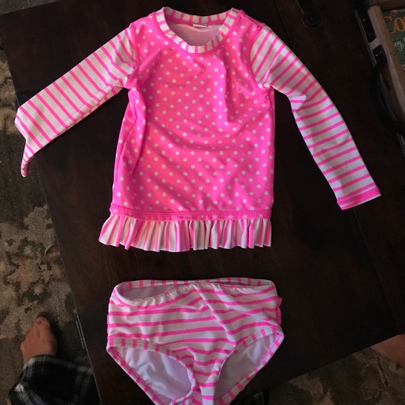Ruffle Butts Other - Brand new Ruffle Butts polka dot rash guard 👙