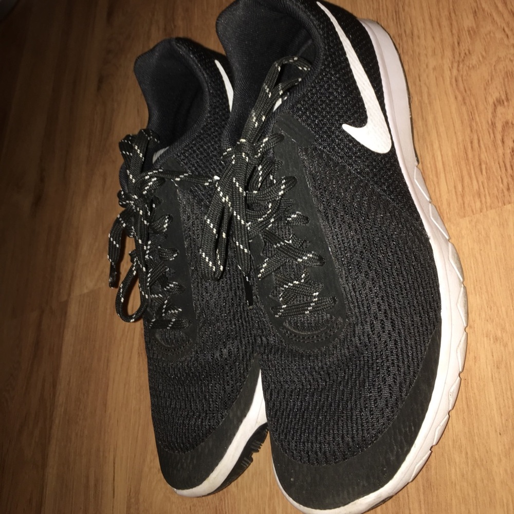 black nike running sneakers