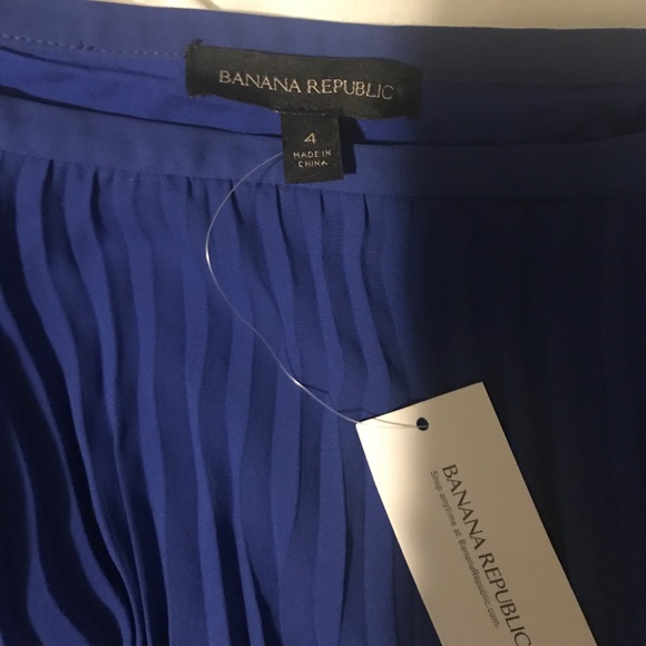 Gorgeous blue pleated skirt! New with tags! - Picture 2 of 2