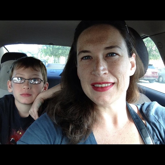 Meet your Posher, Jennifer - Picture 2 of 2