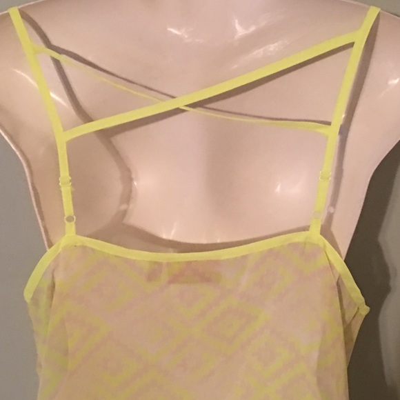 XL•Vera Wang Yellow Aztec Print Flowy Top - Picture 3 of 6