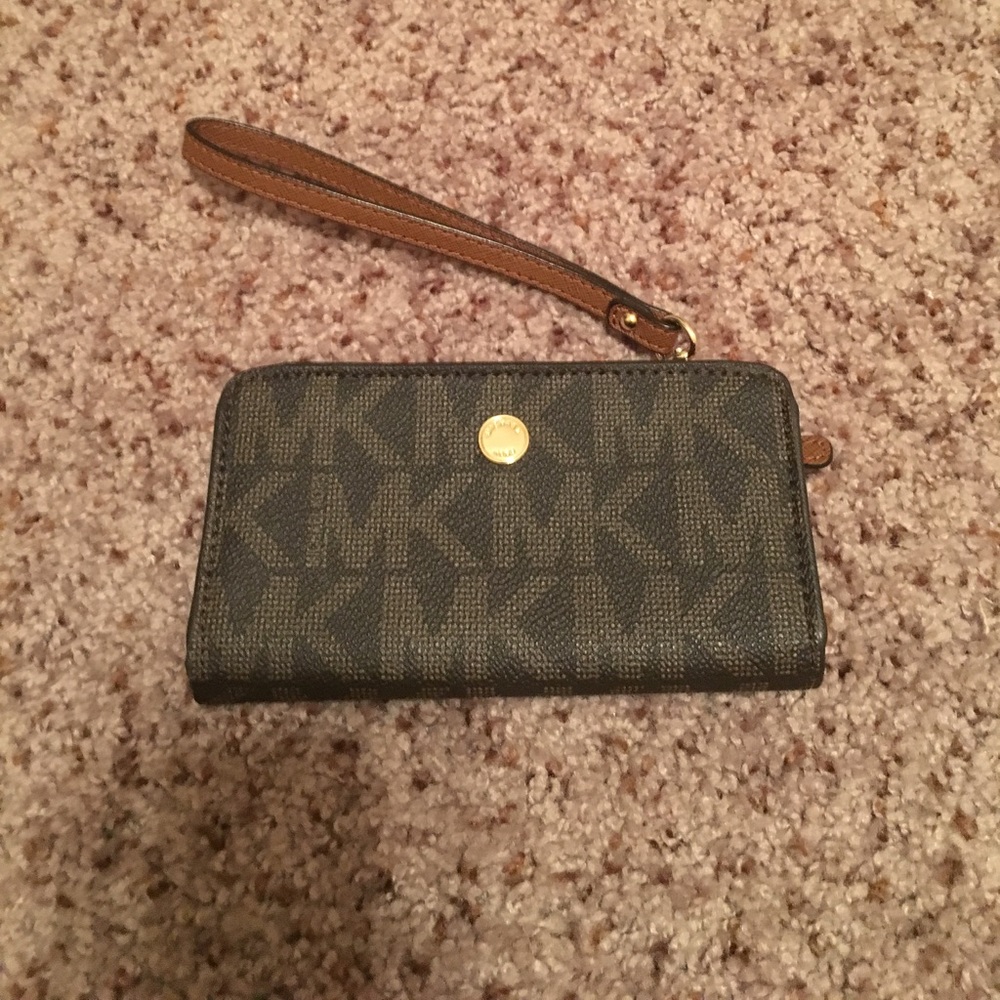 Michael Kors wristlet