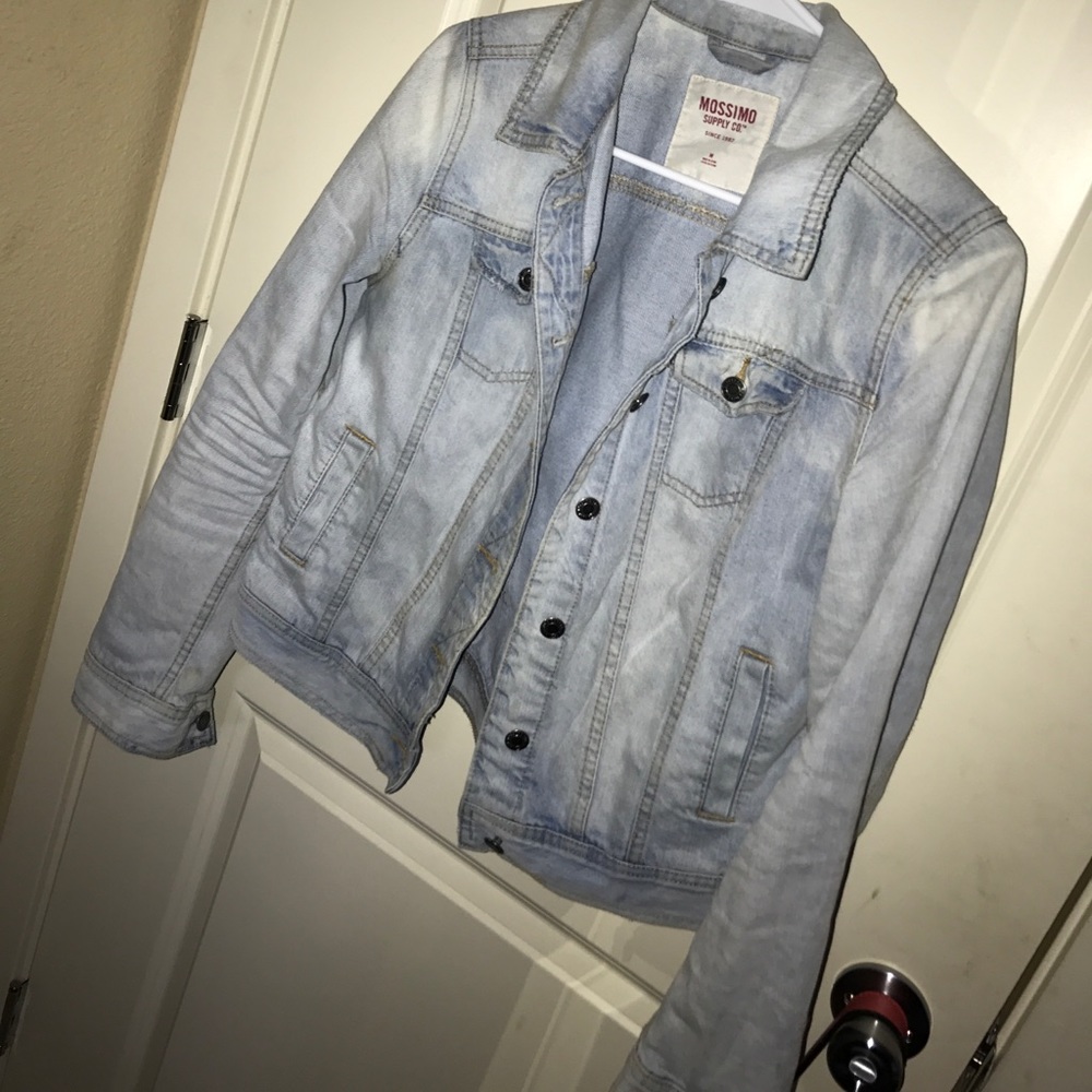 Light denim jean jacket