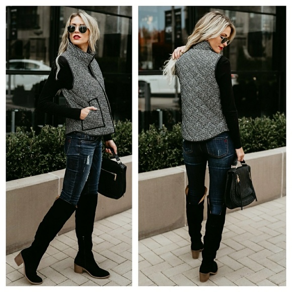 1 left. Sm.🆕️ Black & white quilted pocketed vest - Picture 3 of 3