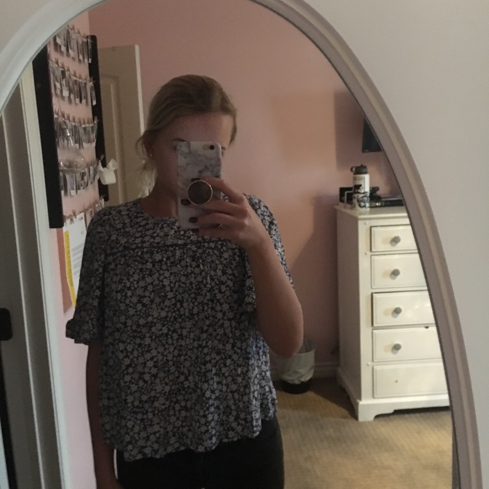 Blue floral top