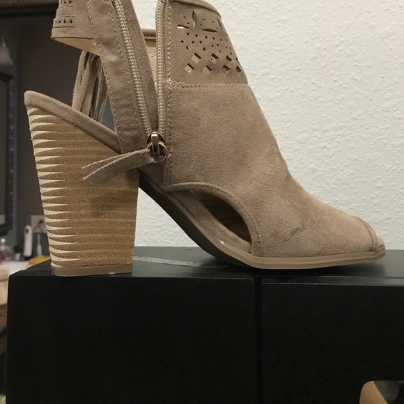 Not Rated Wedge - Picture 3 of 3