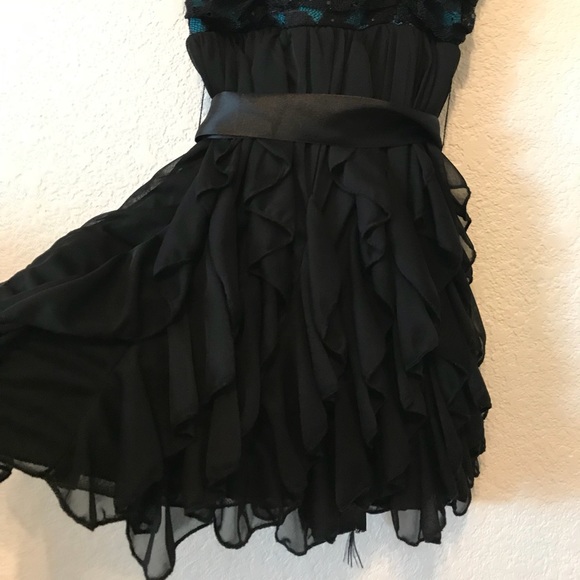 Lace and Silk Short Dress - Picture 2 of 2