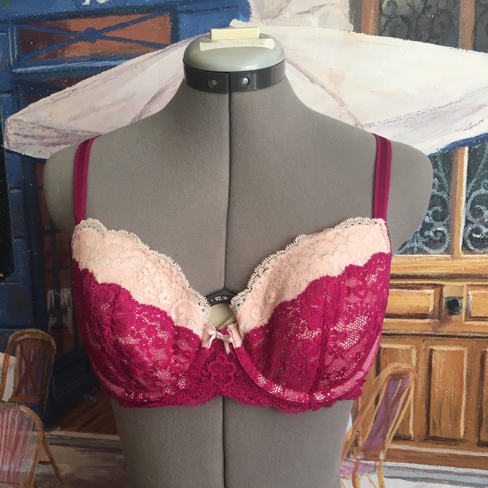 Victoria’s Secret Dream Angels lined demi bra.