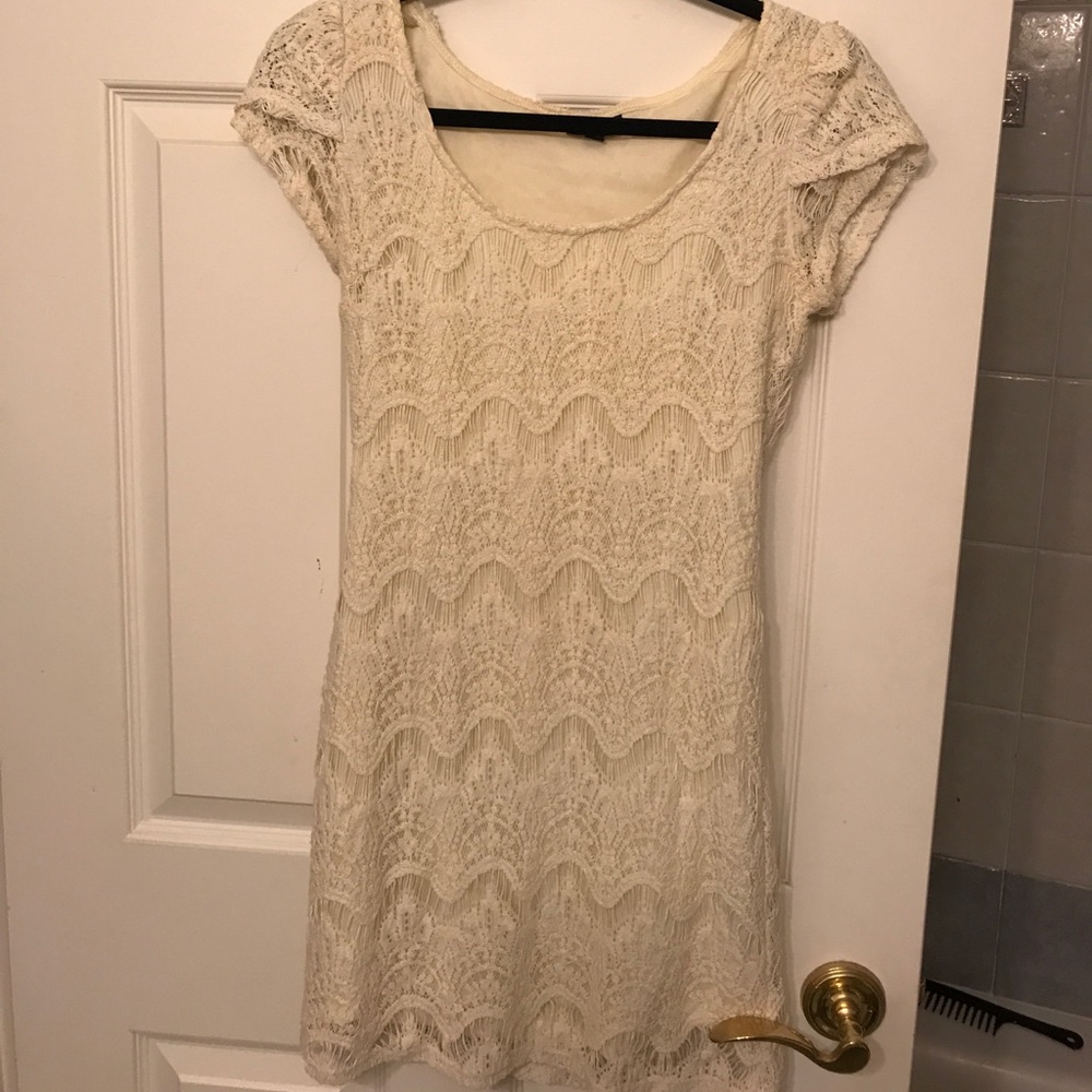 LACE CREAM DRESS
