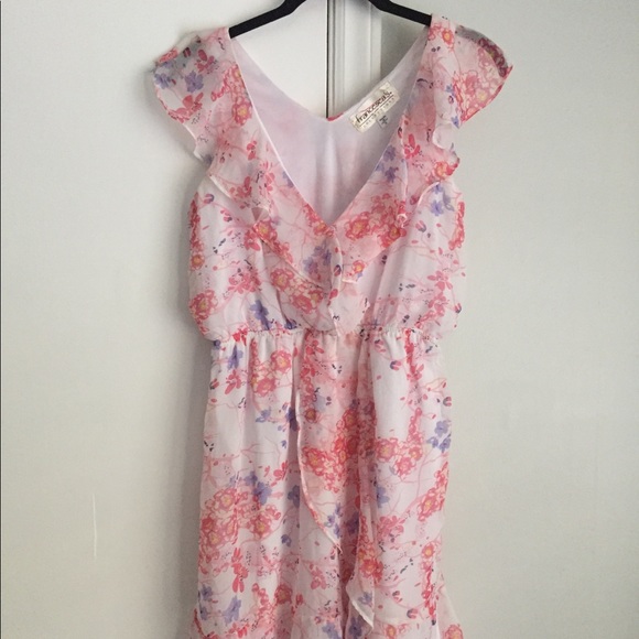 Francesca's Collections Dresses & Skirts - EUC Francesca’s floral faux wrap dress