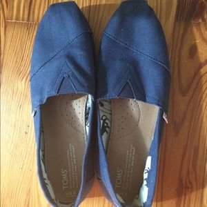 Blue toms size 9.5