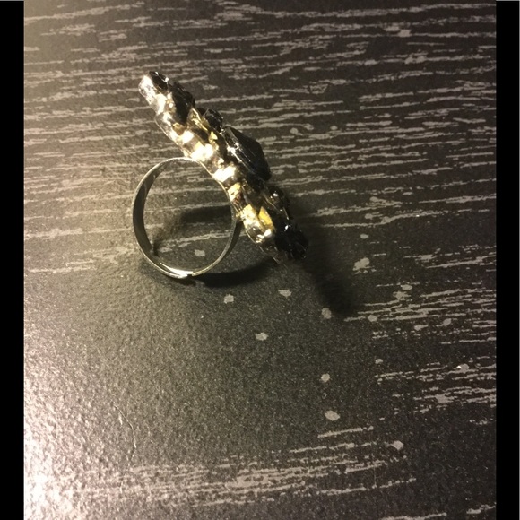 Black statement ring - Picture 2 of 3