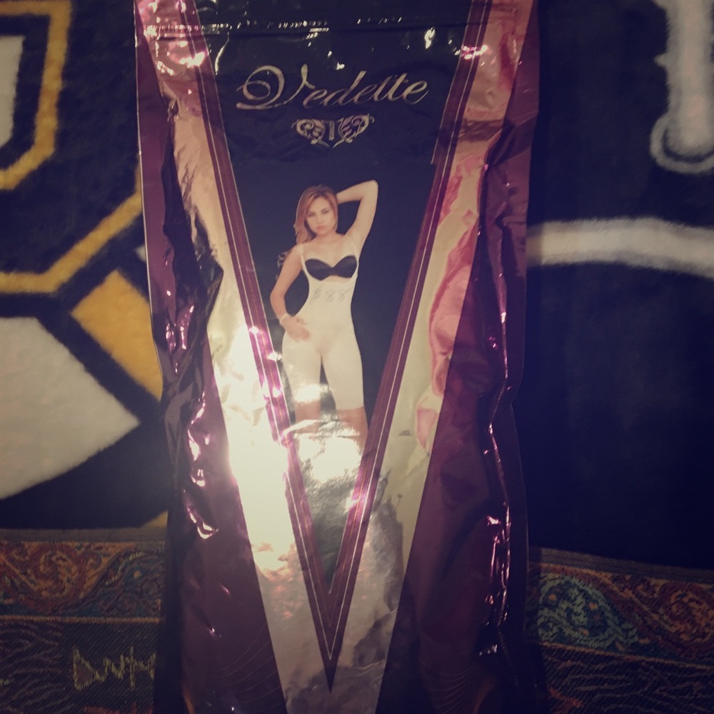 New Vedette, Black.
