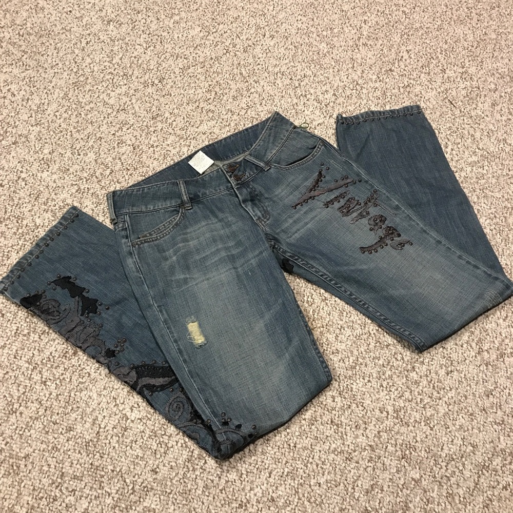 Boutique Brand Embroidered Distressed Jeans Sz 27