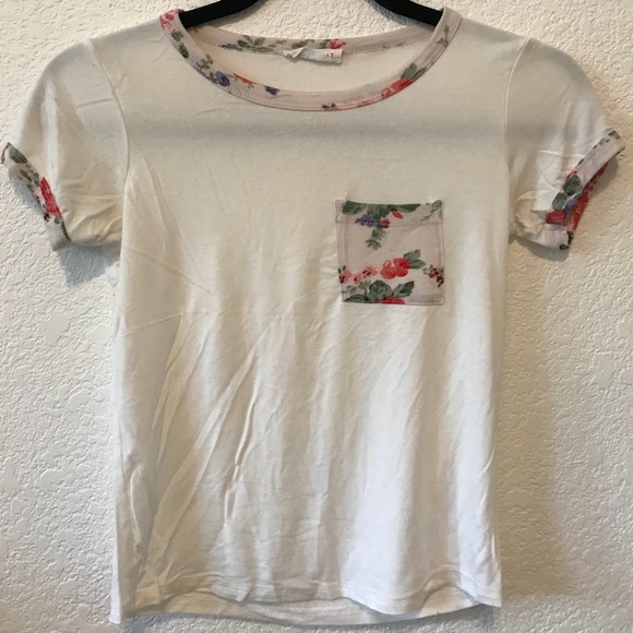 Floral Pocket Top - Picture 1 of 2