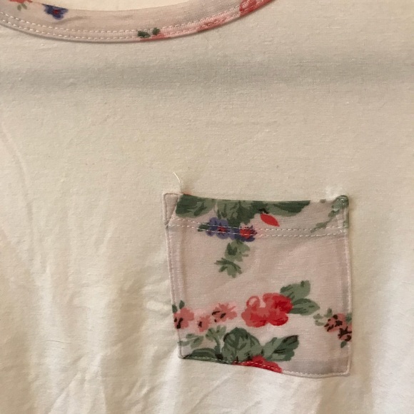 Floral Pocket Top - Picture 2 of 2