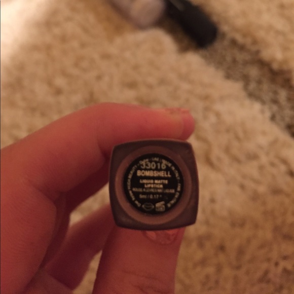 Huda Beauty Liquid Lipstick - Picture 2 of 2