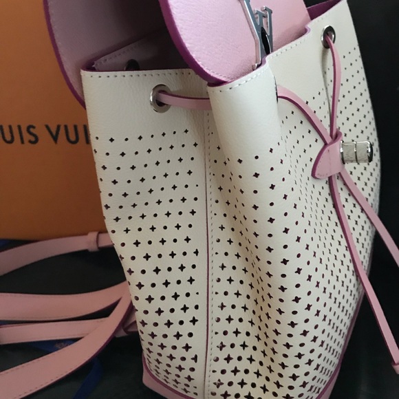 LV back pack - Picture 4 of 4