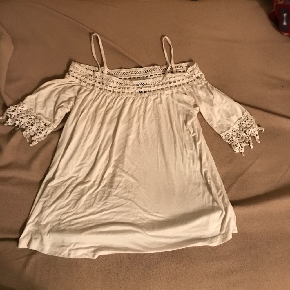 Rue 21 off the shoulder shirt WILLING TO TRADE💕