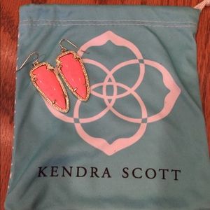Arrowhead Kendra Scott earrings in coral