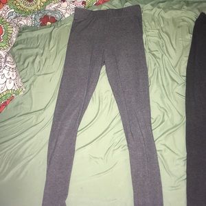 2 pairs of grey leggings