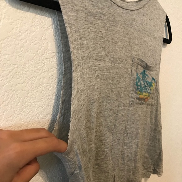 Super Soft Muscle Cropped Tank - Picture 3 of 3