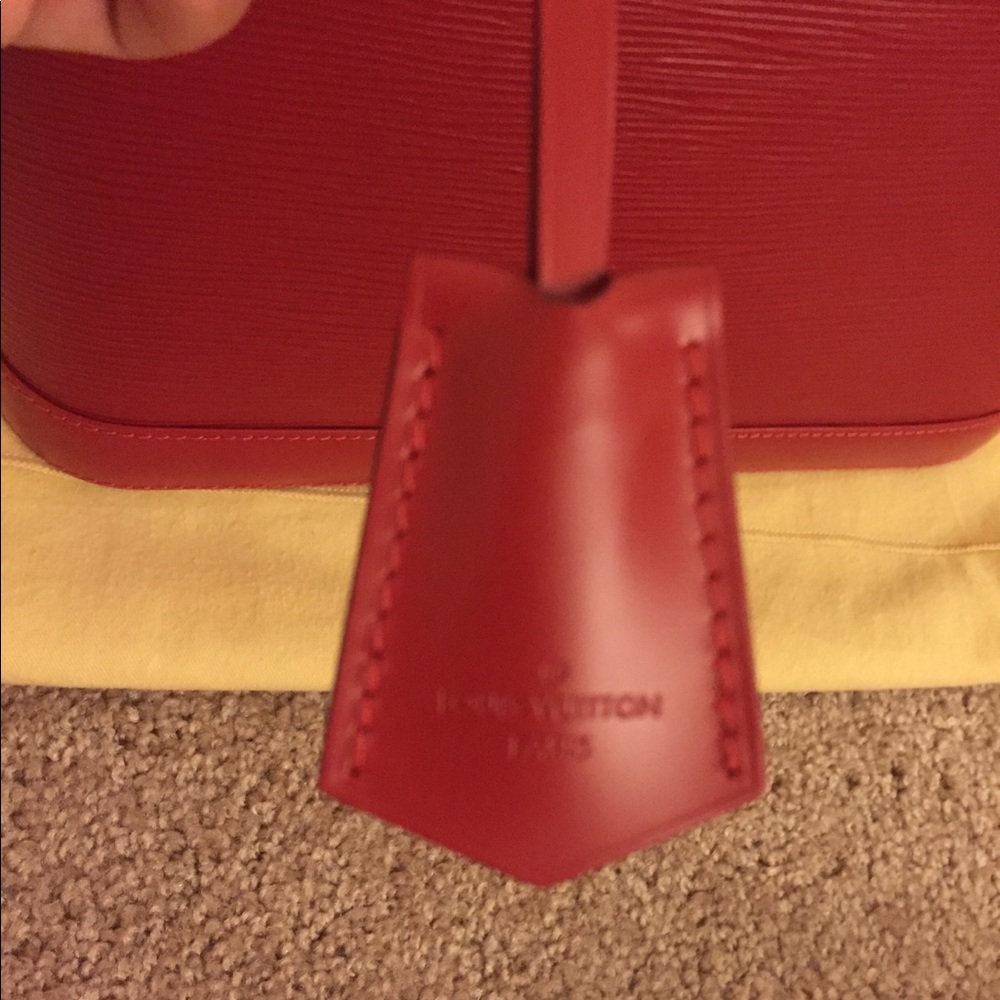 🔴SOLD🔴AUTHENTIC! Louis Vuitton Epi Alma PM - Picture 5 of 8