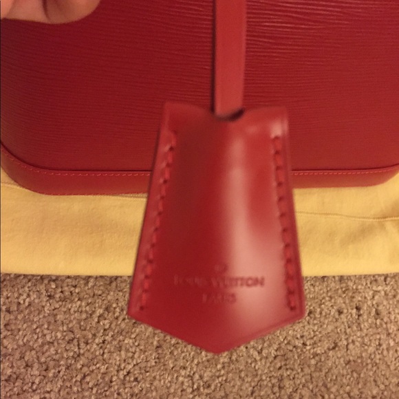 🔴SOLD🔴AUTHENTIC! Louis Vuitton Epi Alma PM - Picture 5 of 8
