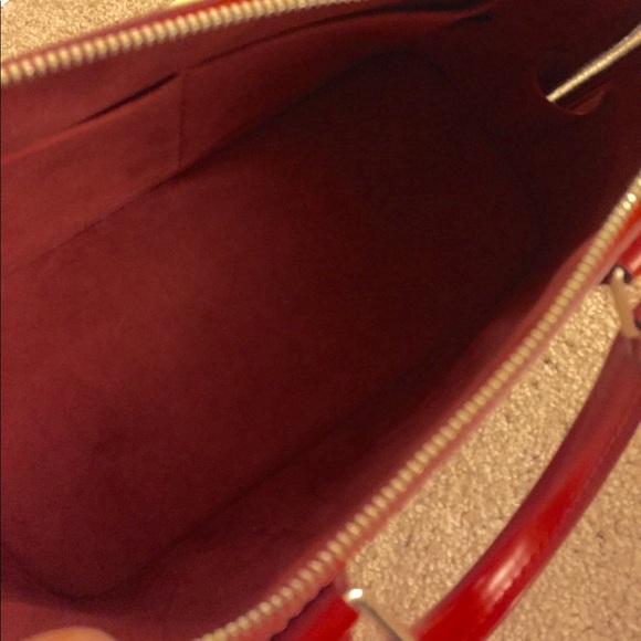 🔴SOLD🔴AUTHENTIC! Louis Vuitton Epi Alma PM - Picture 6 of 8