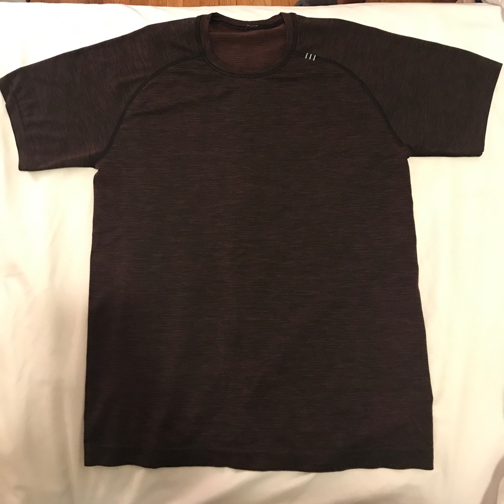Lululemon Men’s metal vent tech shirt Medium