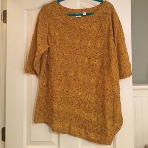 Gold knit 3/4 sleeve sweater