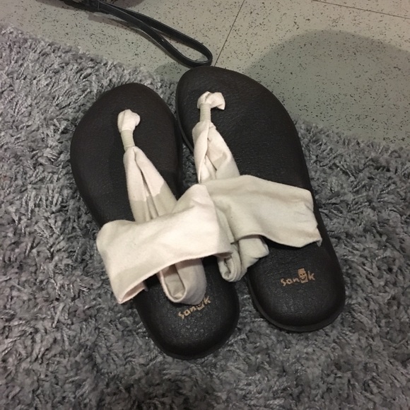 Sanuks Yoga Sandals BUNDLESOLD - Picture 4 of 6