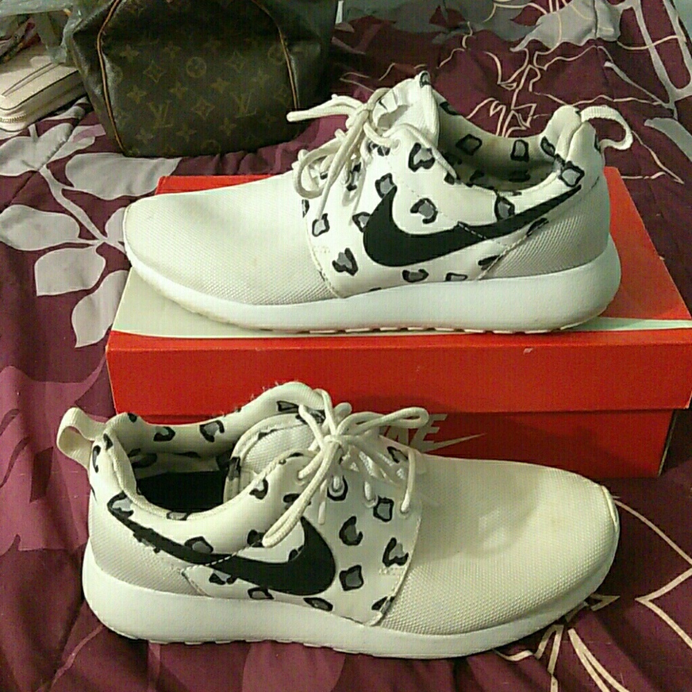 White leopard Roshe