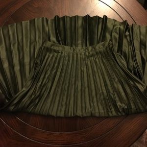 Pleated Skirt Olive Sz 6