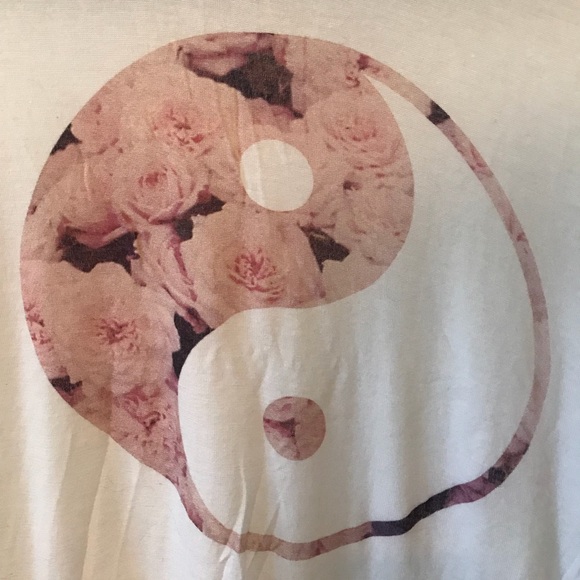 Pink Roses Yin & Yan Top - Picture 2 of 2