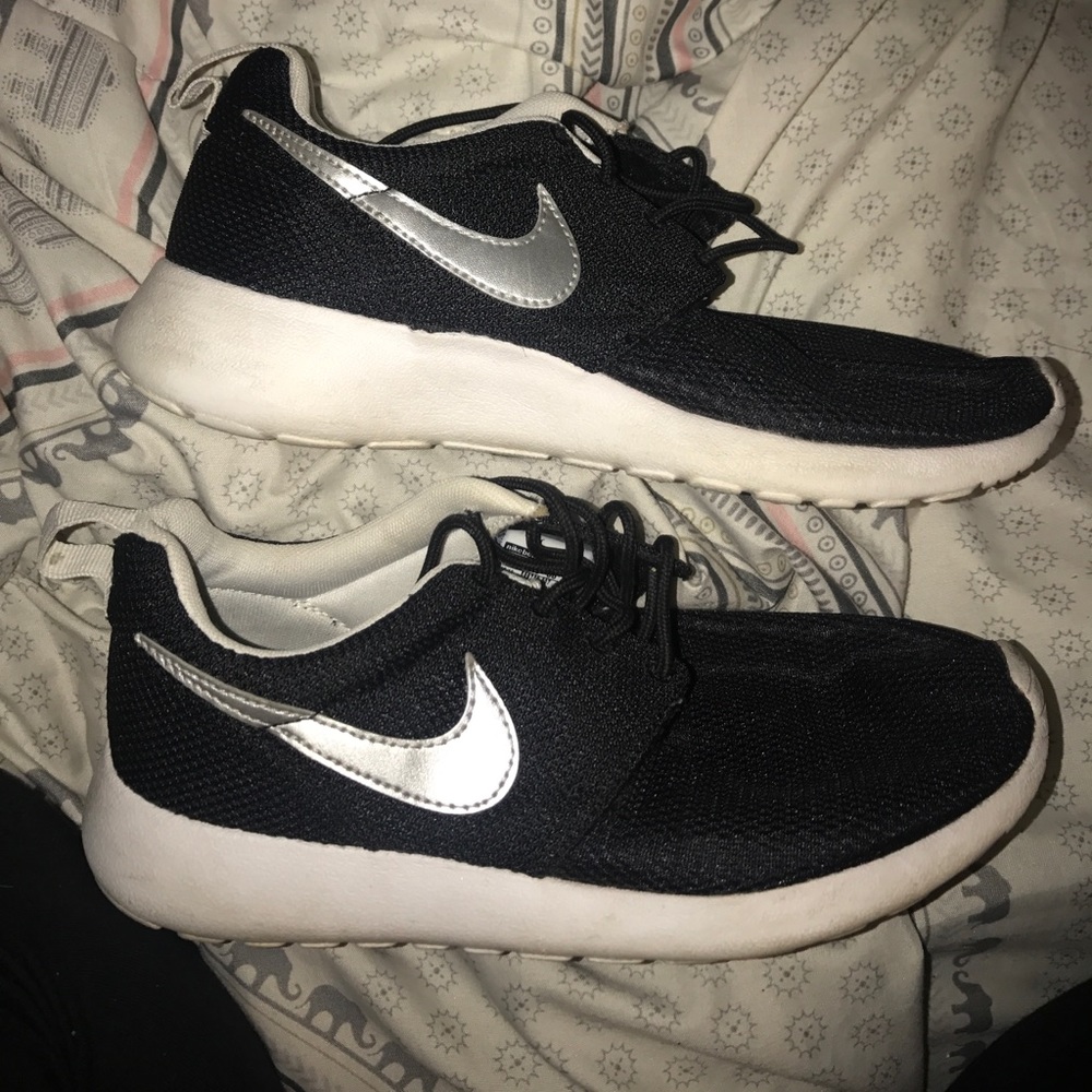 Nike roshes
