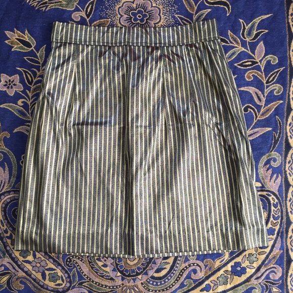 SOLD/Shiny Vintage Metallic Faux Leather Gold Skirt! - Picture 1 of 3