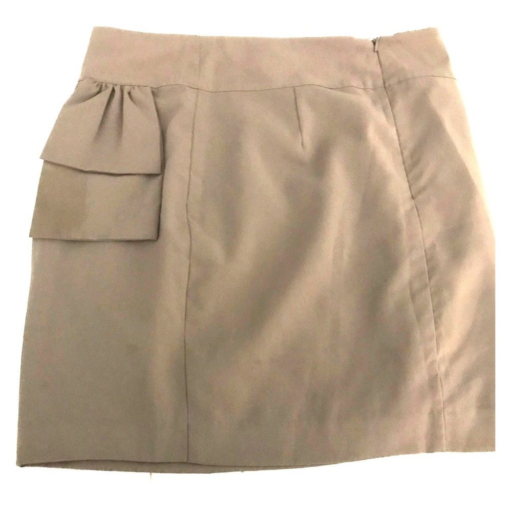 Forever 21 mini skirt with side zip!