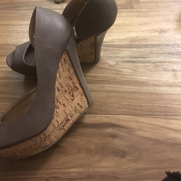 Platform heels! - Picture 2 of 2