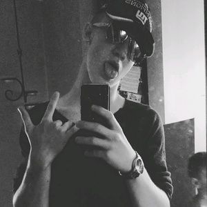 Meet your Posher, Tom