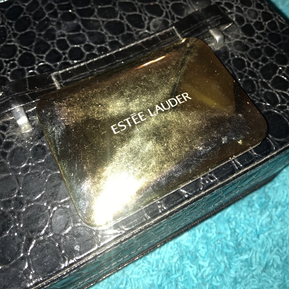 Estée Lauder deluxe all over face compact