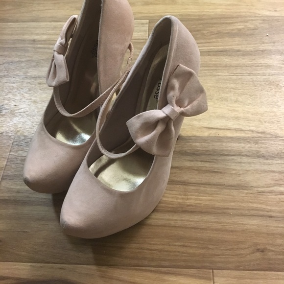 Pumps - Picture 1 of 2