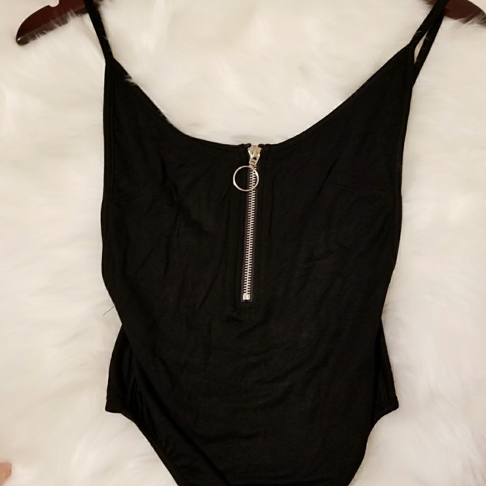 Restocked!🆕️Zip Up Bodysuit in Black - Picture 4 of 4