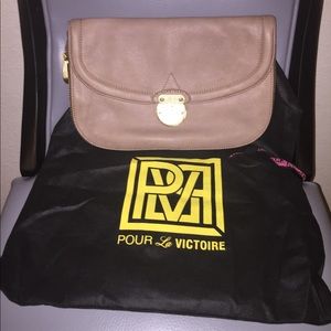 Pour La Victoire clutch