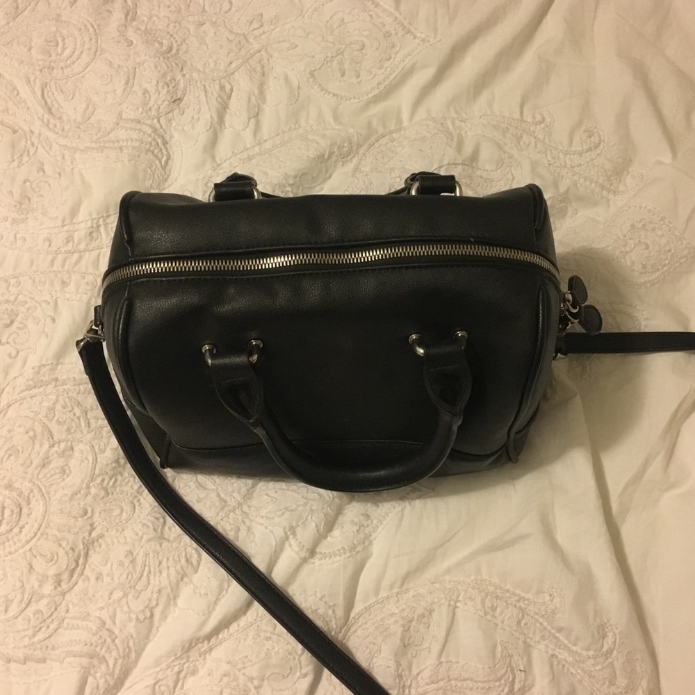 URBAN OUTFITTERS CROSSBODY BAG